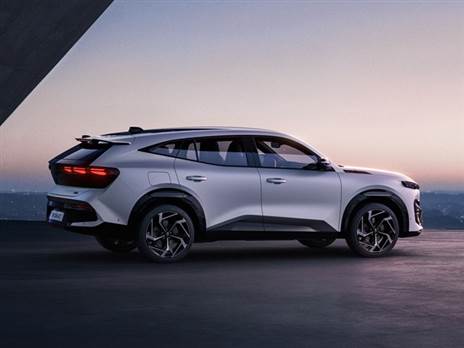 עיצוב דמוי קופה וזוויתי מאוד מאחור