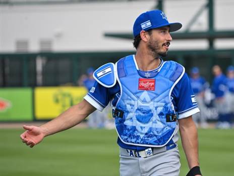 בעיצוב מיוחד, סטאבס עם ציוד המיגון החגיגי שלו לאליפות (GETTY)