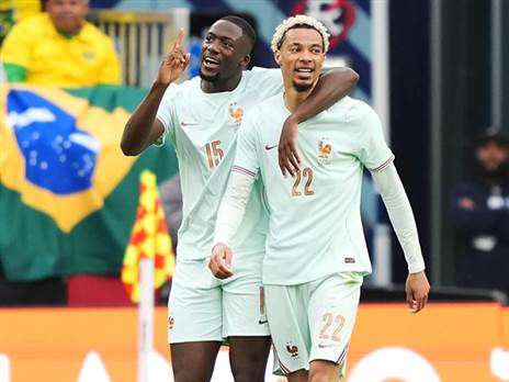 אקיטיקה הכפיל למרות שצרפת נותרה בעשרה שחקנים (Photo by Michael Owens/Getty Images)