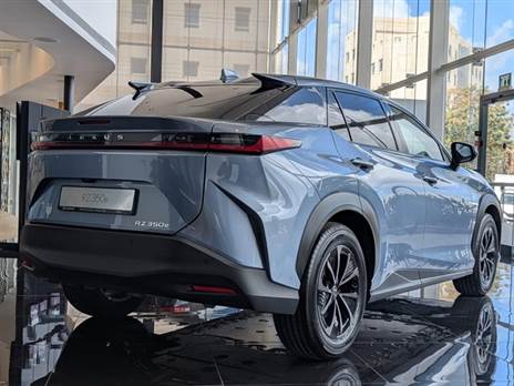 לקסוס RZ המחודשת - יותר חזקה ועם יותר טווח