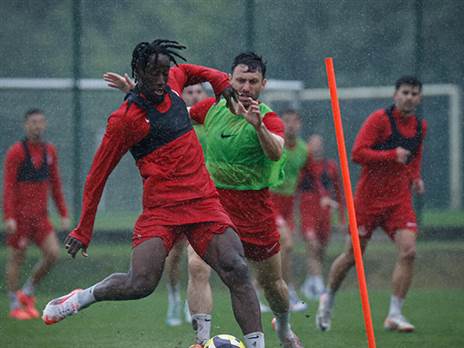 עובדים נכון (האתר הרשמי של הפועל ת“א)