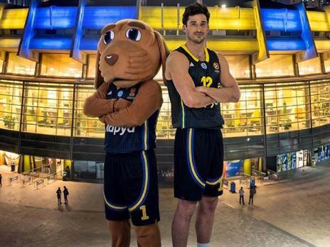 התלבושת השלישית של מכבי ת“א (מתוך האתר הרשמי)