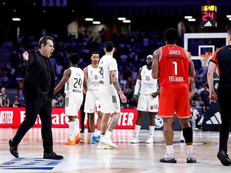האדומים התקשו מול המכונה של סקריולו (Euroleague Basketball via Getty)