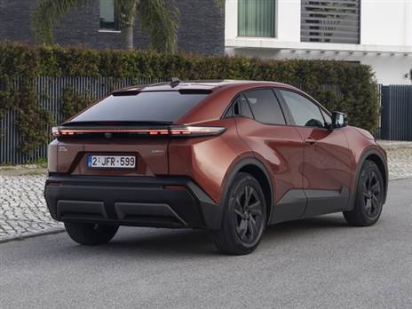 אם לא היברידי, אז חשמלי. טויוטה C-HR+ בישראל