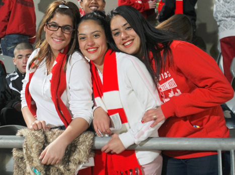 רק אוהדות ביציעים? פתרון יצירתי, אבל לא יעיל (אלן שיבר)