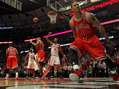 גם כשהוא מחוץ למגרש, זה הולך. דריק רוז (GETTYIMAGES)