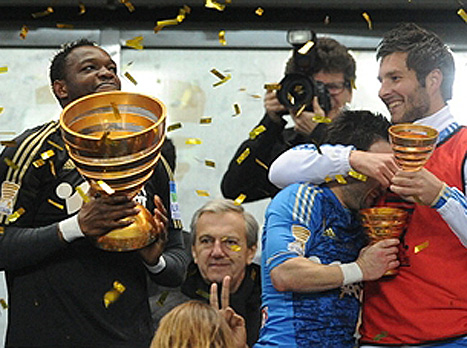 מנדנדה והגביע. מארסיי לא בידיים ריקות השנה (gettyimages)