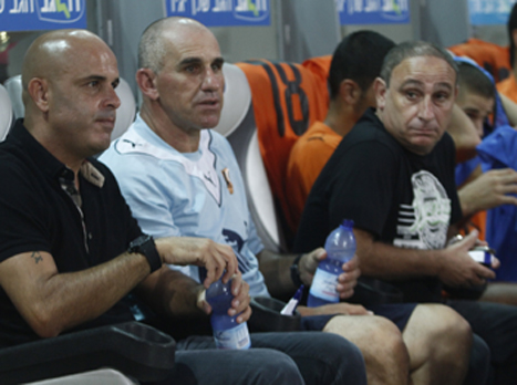 דמאיו (מימין). אברמוב מחכה (אורי לנץ ,וואלה)