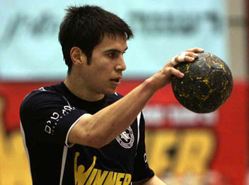 חוזר ללבוש אדום. אבישי סמולר (ארכיון)