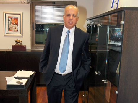 אבי לוזון אופטימי, פרט לנושא בית"ר (אלן שיבר)