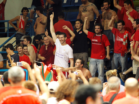 אוהדי הפועל. בית חדש בקרוב? (אלן שיבר)