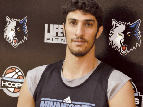 אליהו. מחכה לטלפון