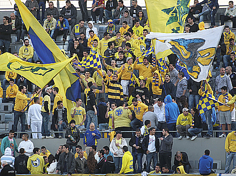 אוהדי מכבי ת"א. שווה להיות מנוי (אלן שיבר)