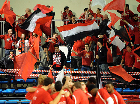 יצטרכו לנדוד? אוהדי הפועל (ברני ארדוב, וואלה!)