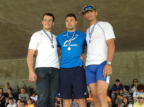 לא עוצר. דני פרידמן בראש הפודיום