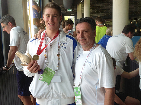 עוד זהב לאוסף. חינאווי ומאמנו מאיר לויה (איגוד השחייה)