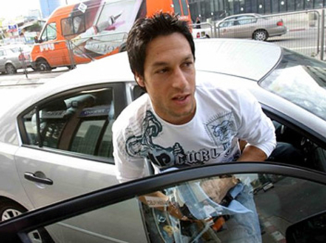 היתמה ראשונה. טל