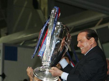 בימים טובים יותר... ברלוסקוני, שבינתיים טרוד בצרות אחרות