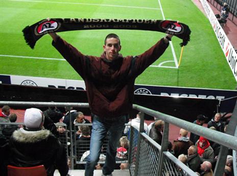 רומן שהחל לפני 9 שנים. יוסיף אור באצטדיון