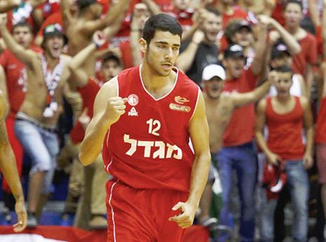 רפי מנקו. מעורר סקרנות (אלן שיבר)