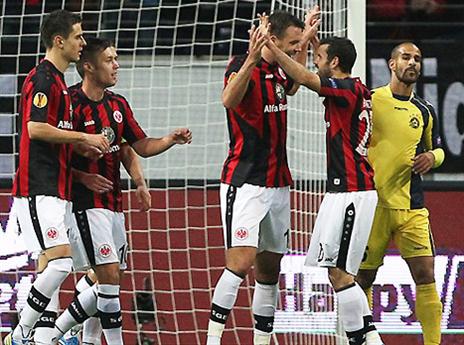 שחקני פרנקפורט חוגגים. רמה אחת מעל (GETTYIMAGES)