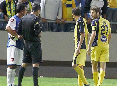 לא מתאים לקפטן. ייני (אלן שיבר)