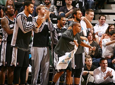 כח רב לאומי. הספסל של סן אנטוניו בטירוף (gettyimages)