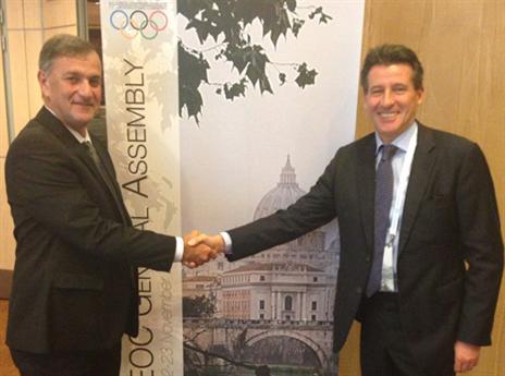 חברים: אפרים זינגר עם הלורד סבסטיאן קו