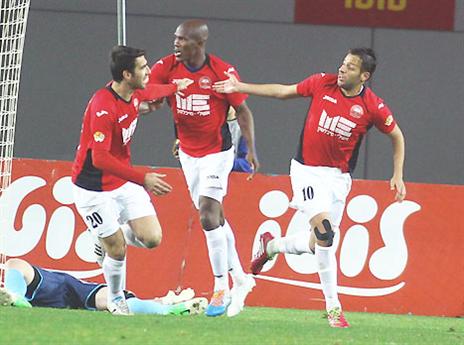 פתאום זו קבוצה אחרת. מחמאות להפועל (אלן שיבר)