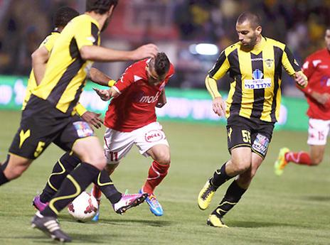 בוזגלו מול קפילוטו וטונייס. עוד מפגש בין בית"ר ירושלים לב"ש? (צילום: אלן שיבר)