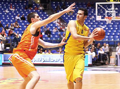 ג'ייק כהן, התקשה מול הצהובים (אלן שיבר)