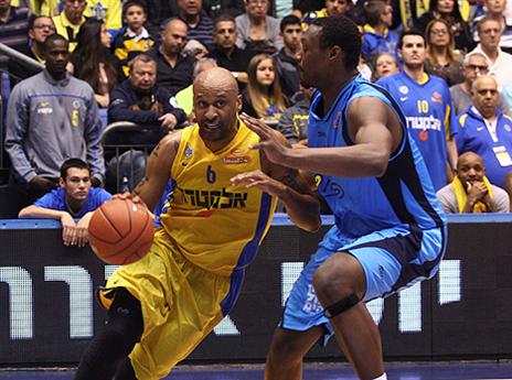 סמית'. גם הוא מתחיל להתרגל לתארים (אלן שיבר)