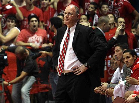 בשני הוא פוגש את מכבי. גרינברג