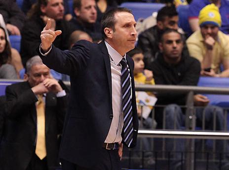 לא ברור מה הוא אמר, אבל בטוח שזה עשה את העבודה. בלאט (אלן שיבר)