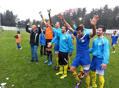 קבוצה קטנה, לב ענק