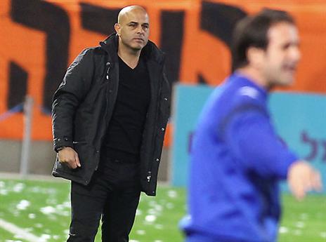 רוצים לנצח בעיקר אותו. יוסי אבוקסיס (אלן שיבר)