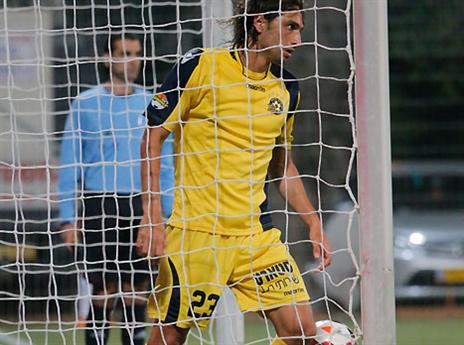 בדש. היה חסר, לשני הצדדים (אנצ'ו גוש, ג'יני)