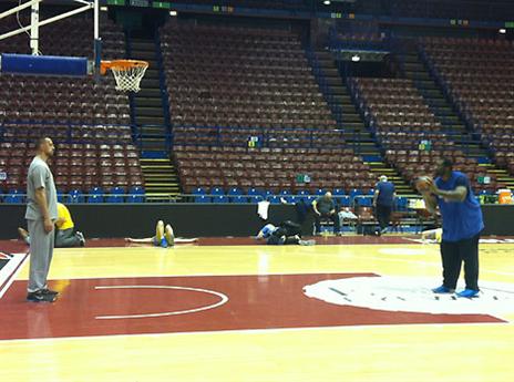 וויצ'יץ' עובד צמוד עם סופו (צילום: האתר הרשמי של מכבי ת"א)