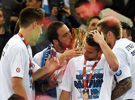 היגוואין. שנה ראשונה באיטליה, תואר ראשון עם נאפולי (gettyimages)