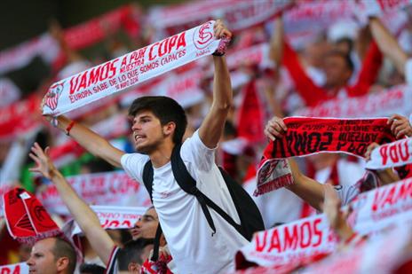 האוהדים הספרדים יחזרו עם חיוך גדול על הפנים (gettyimages)