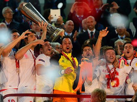 שני הגביעים האירופאיים נוחתים בספרד (gettyimages)