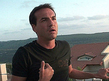 הוא ידבר וידבר, אנחנו נהנה מהמופע