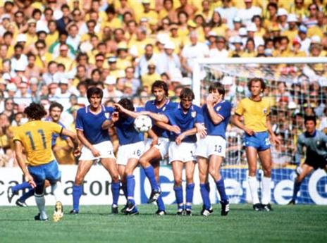 אדר ועוד כדור במסלול מכופף (gettyimages)