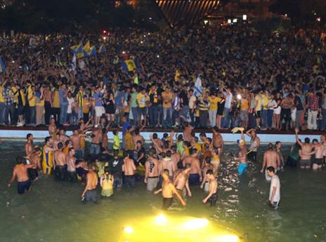 גם בכדורגל יחגגו ככה בכיכר?