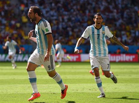 שער גדול של היגוואין בדקה ה-8 הספיק לאלביסלסטה (gettyimages)