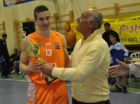 יקבל דחיית שירות? נצר