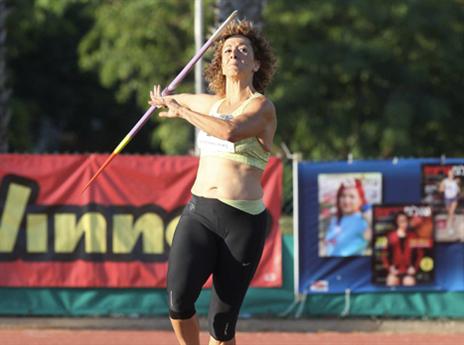 לפעמים, החגיגה נגמרת. דורית נאור (אלן שיבר)