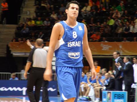 "שכל יכול לחפות על רגליים"