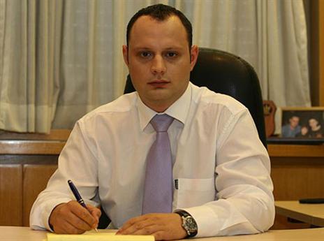 אלכס מילר. סייע לרוסאנו