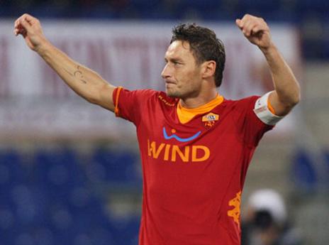 טוטי. לרומא מחכה קרב מסקרן במחזור הראשון (GETTYIMAGES)